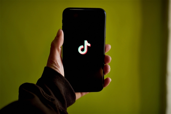 欧陆登录：韩雪直播卖12.9元棉拖鞋引热议 网友：颠覆大众固有印象